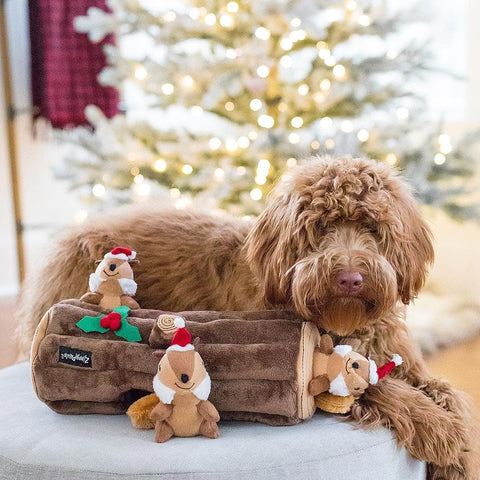ZippyPaws Holiday Burrow - Yule Log with Chipmunks - Puppy Village.nl