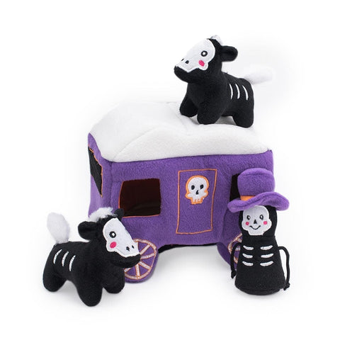 ZippyPaws Halloween Burrow - Haunted Carriage - Puppy Village.nl